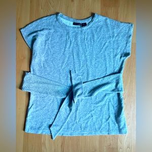 Tahari cap sleeve tie front/back shirt. Like NEW!